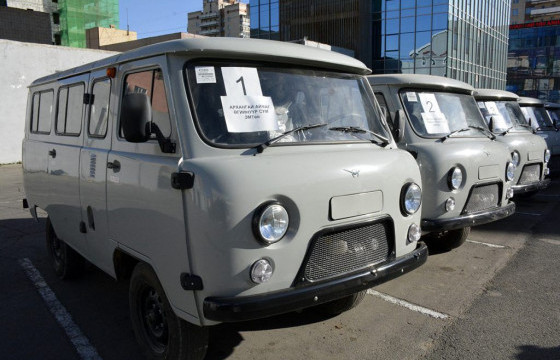 Аймаг, сумдад туулах чадвартай автомашин бэлэглэжээ