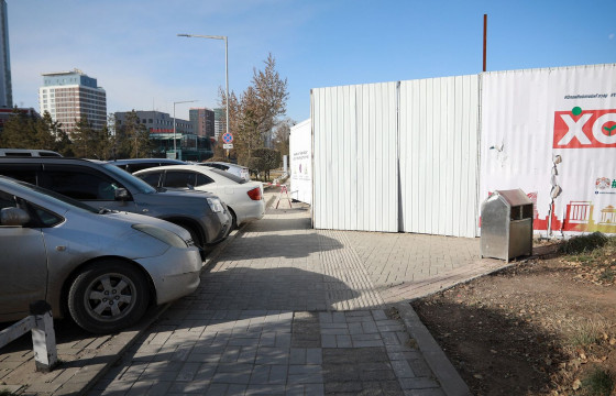 Явган хүний зам хааж хашаа татсан барилгын компанид шаардлага хүргүүлж, хашааг татуулна