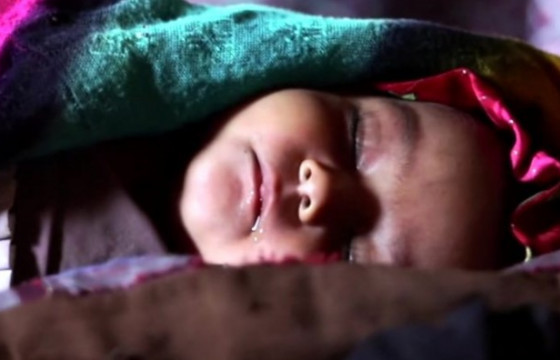 Өлсгөлөнд нэрвэгдсэн афганистан гэр бүл хүүхдээ 500 ам.доллароор заржээ