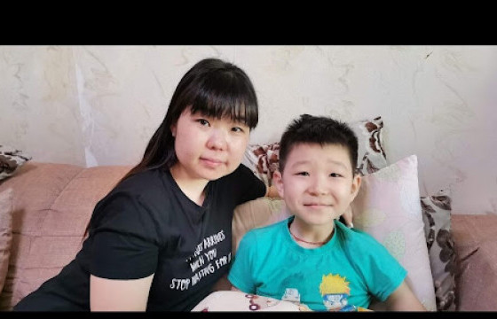 Э.АНАНДЫН ЭЭЖ: Хүүгийн минь нурууны хавдар эдгэрсэн. Цусны хавдартаа химийн эмчилгээ хийлгэж байгаа