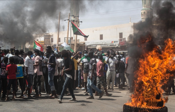 Суданы арми төрийн эргэлт хийснээ “Иргэний дайнаас сэргийлсэн” гэв