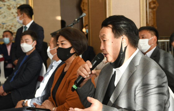 Хотын дарга барилгын салбарын төлөөлөлтэй уулзаж, санал солилцлоо