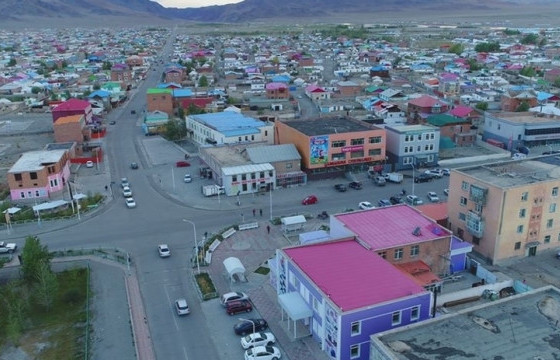 Багш нь хандивын аян өрнүүлэн сурагчийнхаа  гэр бүлд байшин барьж өгчээ