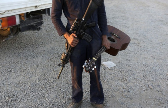 Афганистанд хуримынхаа үеэр хөгжим тавьсан шинэ гэр бүл рүү халджээ