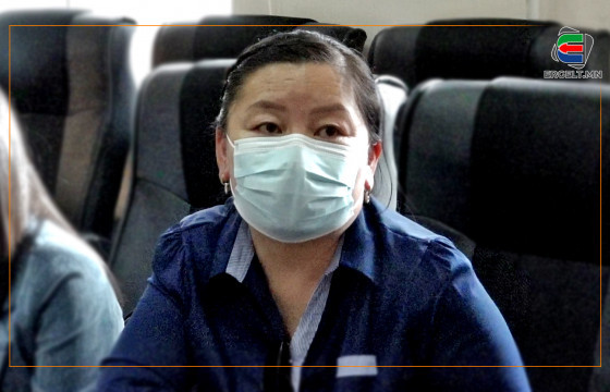 ЗҮҮНБАЯН-УЛААН СУМЫН СУРГУУЛИЙН ЗАХИРАЛ Д.БОЛДМАА СУРАГЧДАА ДАРАМТАЛЖ, ЭЕШ ӨГӨХИЙГ НЬ ХОРИГЛОДОГ ГЭВ ҮҮ