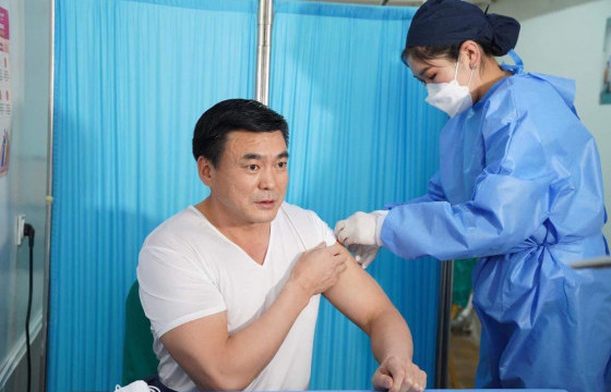 Шадар сайд С.Амарсайхан вакцины гуравдугаар тунд хамрагдаж, иргэдийг уриаллаа