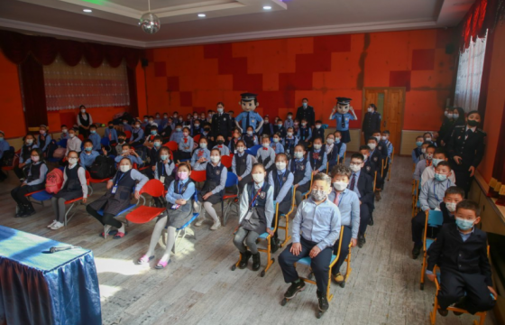 ЕБС-ийн сурагчдад гэмт хэргээс урьдчилан сэргийлэх мэдлэг олгох хөтөлбөр хэрэгжүүлж байна