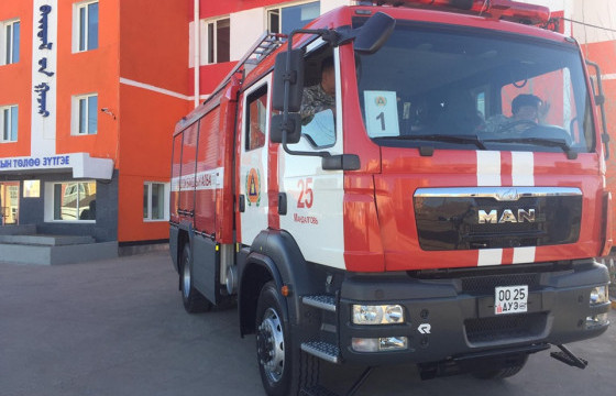 Есөн давхраас унах гэж байсан хоёр хүүхдийг аварчээ