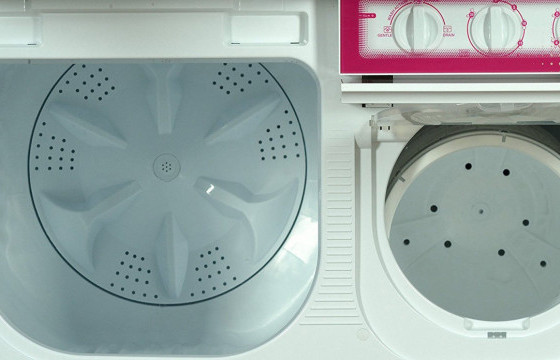 Угаалгын машинд гацсан хүүхдийг эсэн мэнд гаргажээ