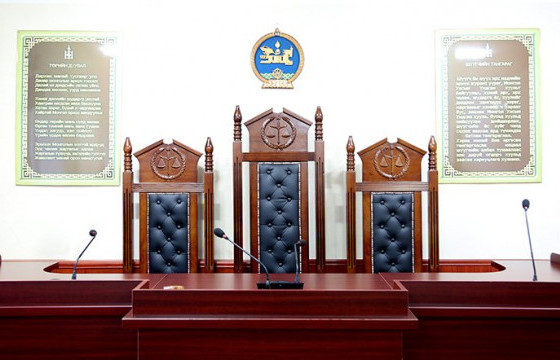 Өөрийгөө хамгаалж, нөхрөө гэмтээсэн эмэгтэйг өршөөлөөр суллав