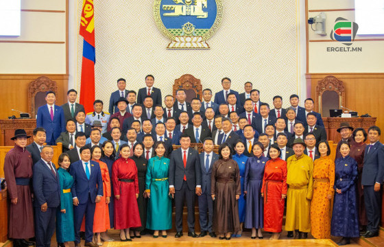 Хуулийн төслөө уншдаггүй гишүүдтэй, чадамжгүй УИХ-аа тараая, Г.ЗАНДАНШАТАР ДАРГА АА