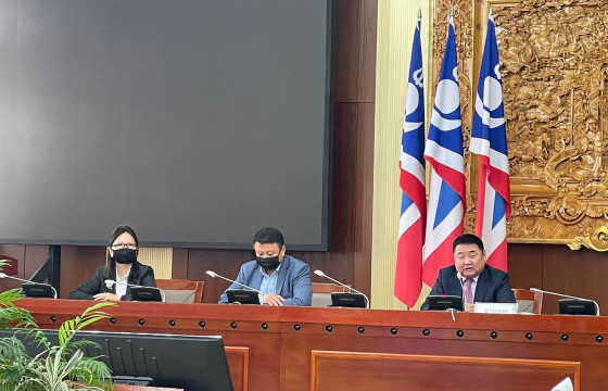 Д.ГАНБАТ: Хэвлэл мэдээллийнхэн  Богд Зонховын хөшөөнд анхаарах ёстой байсан