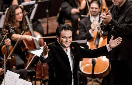 Дуучин Ч.Бадрал дуурийн А зэрэглэлийн уралдаанаас шагнал хүртжээ