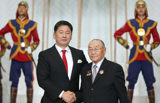 ТАНИЛЦ: Төрийн дээд цол, одонгоор энгэрээ мялаасан ЭРХМҮҮД