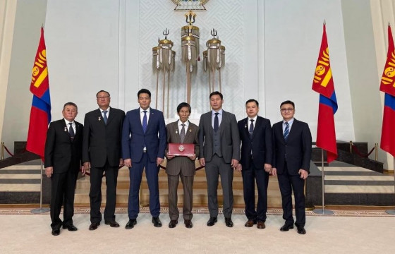 УГТЭ-ийн Ерөнхий мэс заслын баг Төрийн соёрхол хүртлээ