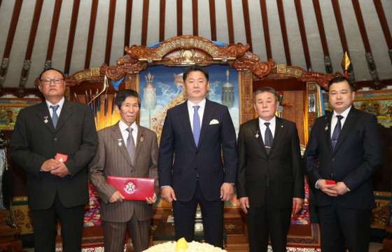 Шинжлэх ухаан, технологи, урлаг, утга зохиолын бүтээлд Төрийн шагнал хүртээлээ