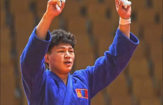 Ц.ЦОГТБААТАРЫН ээж С.ЭНХТУЯА: Миний хүү дэлхийн бөх гэдгээ дахин баталж чадлаа