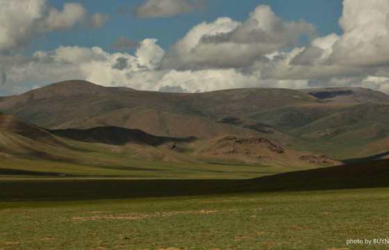 Хөх уулсын дундах хүй цөглөсөн нутаг ХУТАГ-ӨНДӨР хайрхан минь