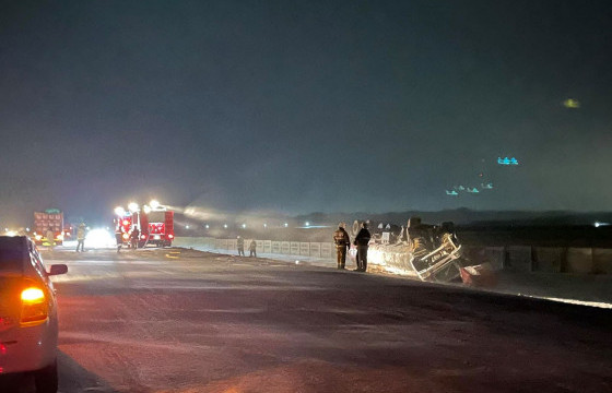 Автомашины төмөр хийцэд хавчуулагдан хоёр хөл нь хугарсан иргэнийг аварчээ