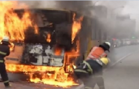 Цогтцэций сумаас нийслэл рүү тээвэрлэж явсан шахмал түлш шатжээ