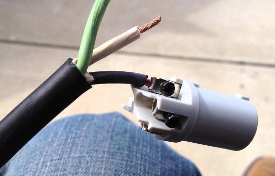 Онцгойгийн алба хаагч албан үүргээ гүйцэтгэж яваад амиа алджээ