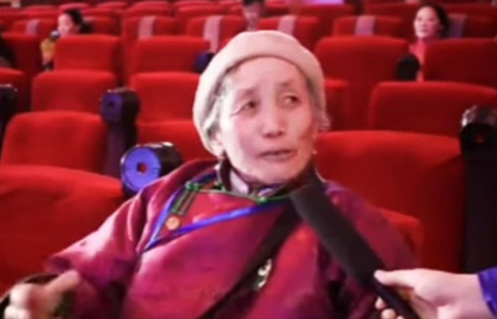 Н.ЦЭГМЭД: Ач, зээгээ гар утаснаас хол байлгахын тулд сэдэв өгч, шүлэг бичүүлдэг