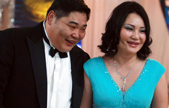 Мөнгө угаах, залилах гэмт хэрэг үйлдсэн гэх Д.Батбаяр, Т.Баясгалан нарыг шүүх хурал эхэлжээ