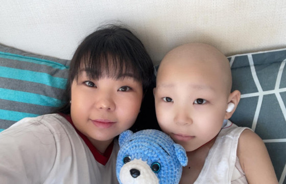 Э.АНАНДЫН ЭЭЖ: Мөнгөгүй болж, хүүгийнхээ эмчилгээний эцсийг үзэж чадахгүй байх вий гэж айж байна