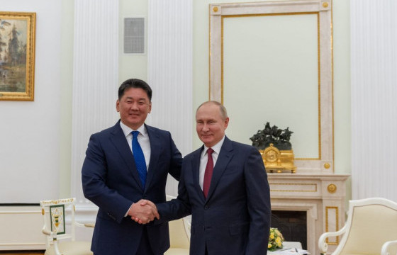 Биеэрээ У.Хүрэлсүх, хэлэмжээрээ В.Путин ТОМ байлаа