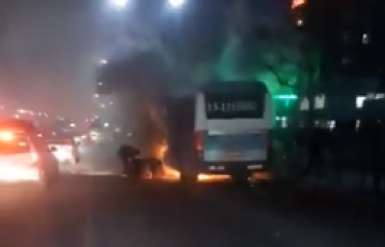 Нийтийн тээврийн автобус шатжээ