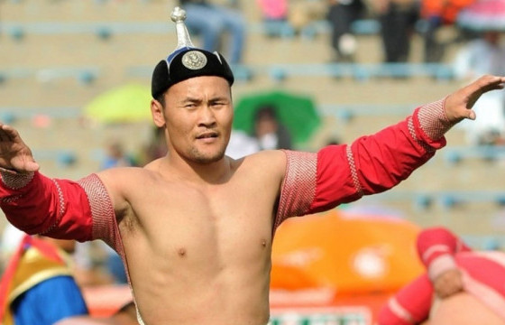 Манлай начин Э.Энхбат агсны дурсгалыг хүндэтгэж зул өргөнө