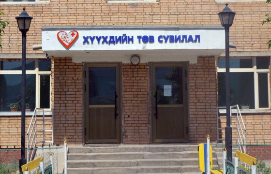 Дөнгөж төрсөн нярайг гудамжнаас олж, төв сувилалд хүргэжээ