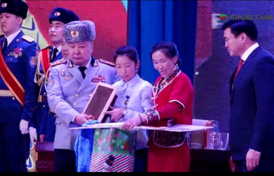 МАНАЙ НИЙТЛЭЛИЙН ДАРАА: Дүүгийнхээ амийг авраад, амиа алдсан долоон настай охинд 