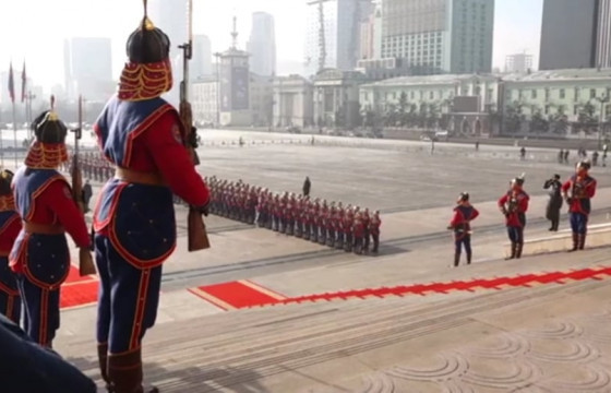 Чингис хааны хөшөөнд төрийн гурван өндөрлөг хүндэтгэл үзүүллээ