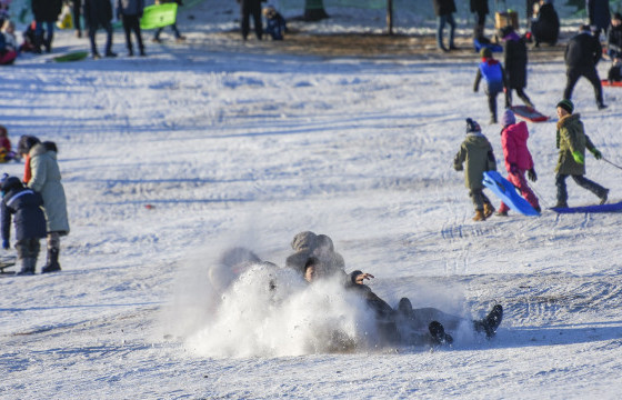 СЭРЭМЖЛҮҮЛЭГ: Өнгөрсөн онд 1578 хүн цана, чарганаас унаж бэртсэний 1011 нь бага насны хүүхэд байна