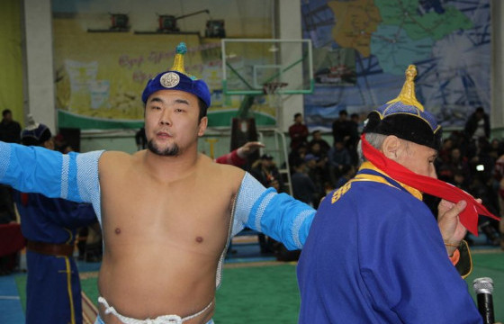 Улсын заан Д.Анарын хүндэтгэлийн барилдаан эхэллээ 