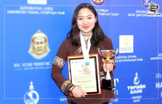 Ү.ҮҮРИЙНТУЯА: Өөрийгөө бүрэн зориулж байж шатрын спортод амжилт гаргадаг