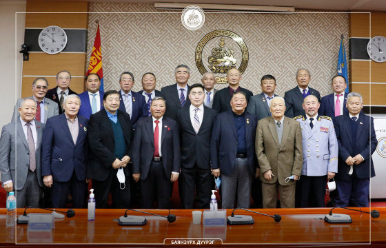 Баянзүрх дүүрэг Ардчилсан шинэ үндсэн хуулийг батлахад гар бие оролцсон хүмүүсийг хүлээн авч уулзжээ