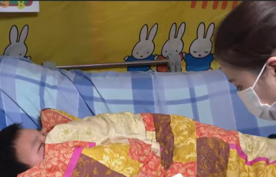 Сурагчаа хэвтэрт ортол нь зодсон багшийг 300 мянган төгрөгөөр торгожээ