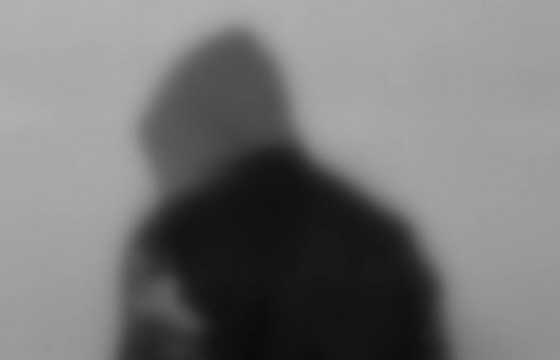 Гэртээ байсан бага насны охидыг хүчирхийлэхийг завдаж, эд зүйлийг нь дээрэмдсэн этгээдийг илрүүлжээ