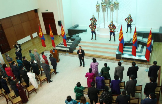 Үндсэн хууль батлалцсан эрхмүүдэд гавьяат цол хүртээлээ