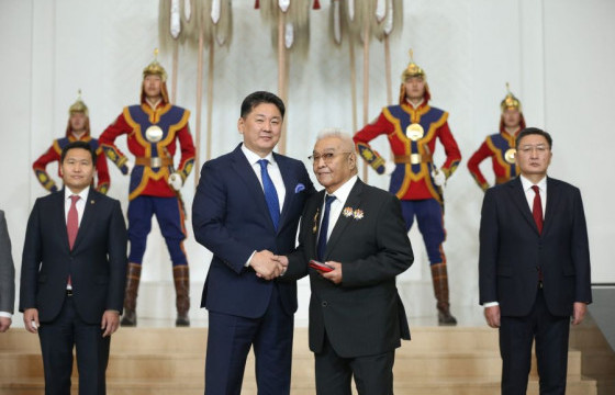 Ч.ДАШДЭМБЭРЭЛ: Олон сайхан хүнтэй ажиллаж явсныхаа үрээр энэ том шагналыг хүртлээ