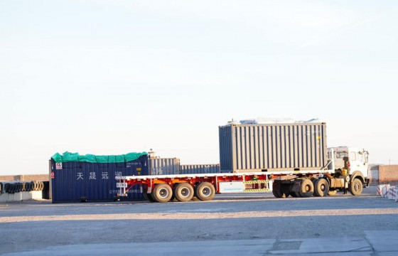 Эрээнээс татсан ачаа бараанд гялгар уут, скоч, эмнэлгийн хэрэгсэл, тахианы мах байна