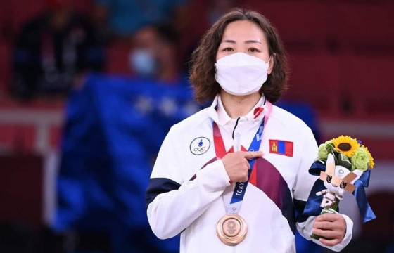 Хөдөлмөрийн баатар М.Уранцэцэг зодог тайлж байгаагаа зарлалаа