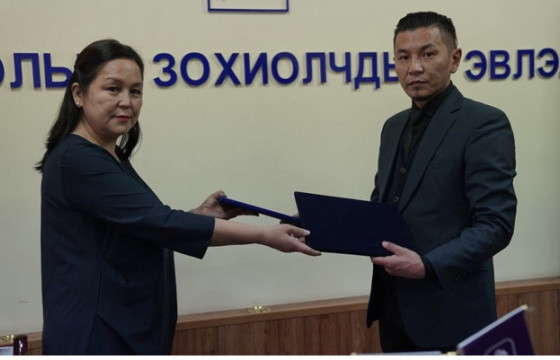 Зохиолчдын шилдэг бүтээлийг аппликэйшнээс унших боломжтой боллоо