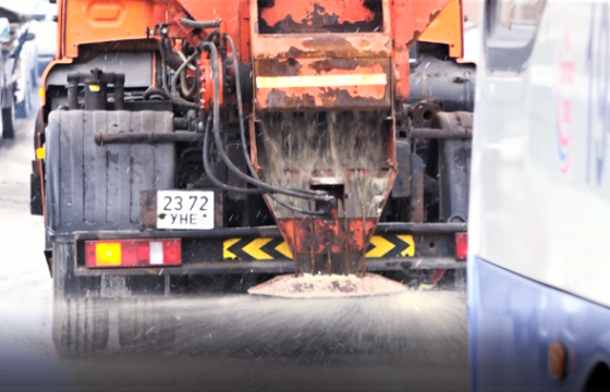 Халтиргаанаас сэргийлж өнгөрсөн шөнө 130 гаруй тонн давс, бодис цацжээ