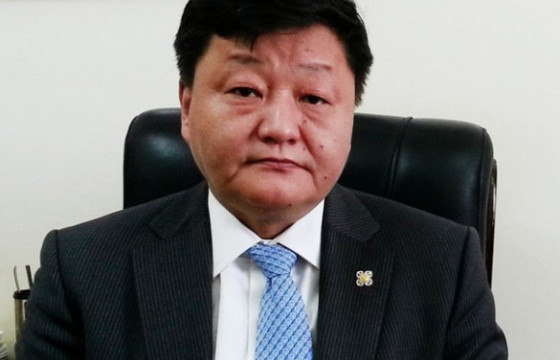 Сэтгүүлчдийг “Ална” гэж заналхийлсэн Ё.Отгонбаярыг МАН-ын даргын зөвлөхийн албан тушаалаас чөлөөллөө