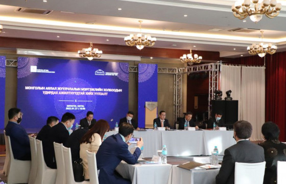 БОАЖ-ын сайд Б.Бат-Эрдэнэ мэргэжлийн холбоодын удирдлагуудтай уулзаж байна