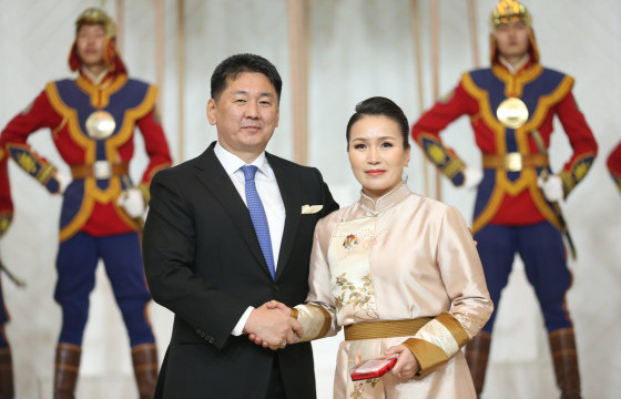 Сүхбаатарын одонт Т.ЭНХЦЭЦЭГ: Аав, ээжийнхээ ачийг хариулах гэж зүтгэсний минь шагнал гэж хүлээн авч байна