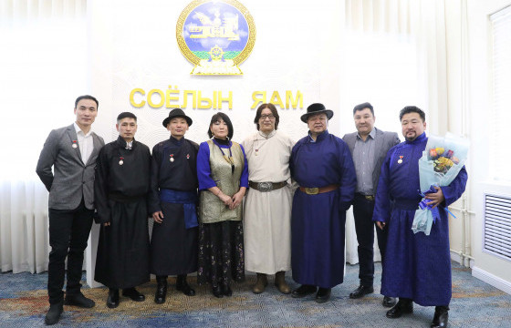 Соёлын дэд сайд Төрийн дээд цол, одон медаль гардуулав